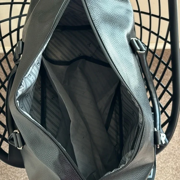 Talmont Duffle leather Bag with Shoe Compartment - Picture 13 of 15